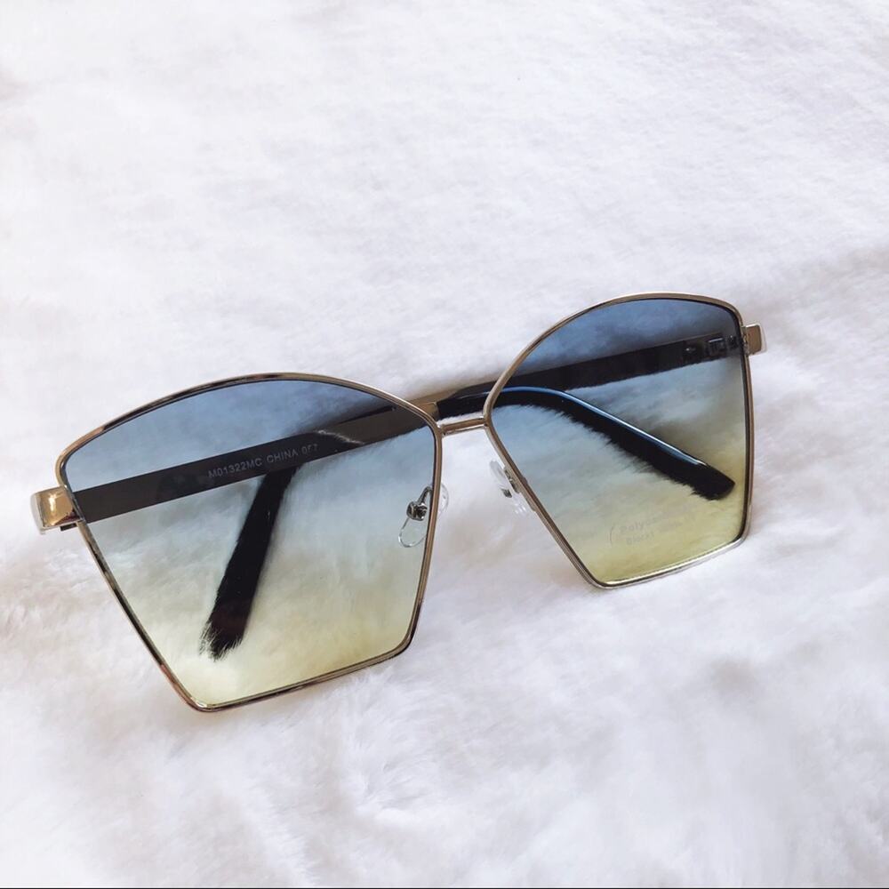 Aubrey Light Blue Gradient Oversized Sunglasses - Picture 3 of 8